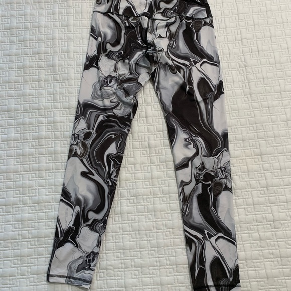 Fun Print leggings! By Gaiam - Picture 3 of 5